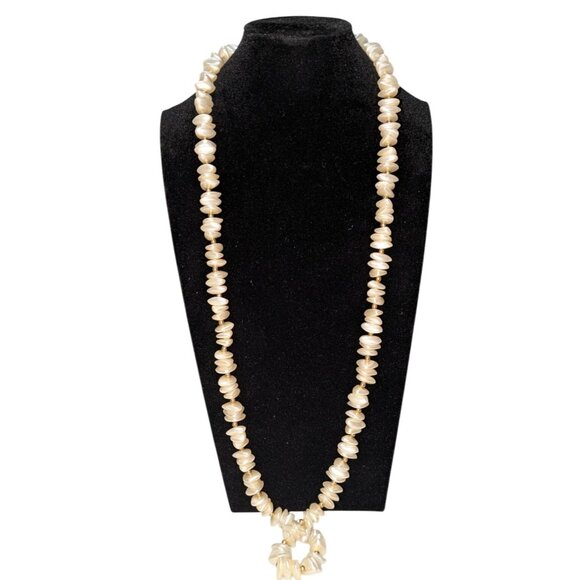 Vintage Victorian Long Cream Shell Bead Necklace Barrel Screw Clasp - Picture 4 of 7